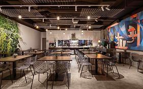 Central Hotel Superior